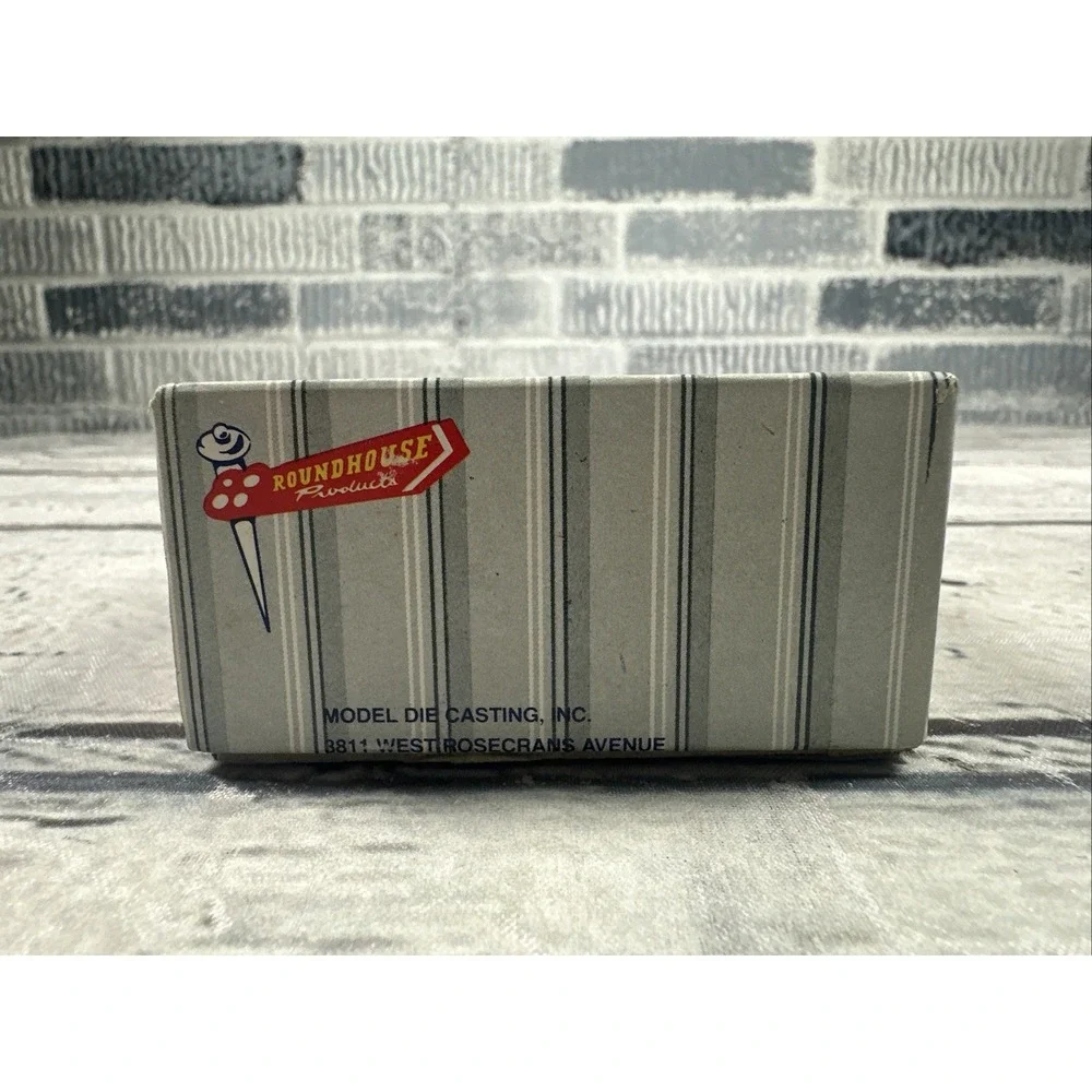 Roundhouse HO Scale  50ft  EXPRESS REEFER R.E.A. 3610  NEW IN BOX